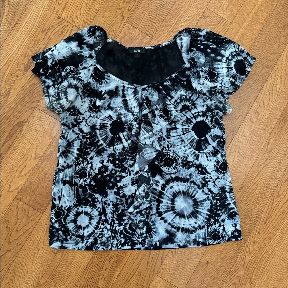 Black and White Graphic Cap Sleeve Blouse